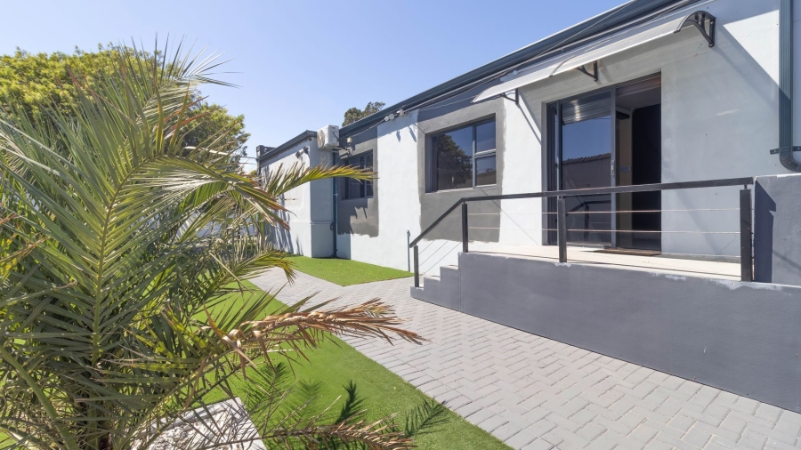 To Let 4 Bedroom Property for Rent in Table View Western Cape